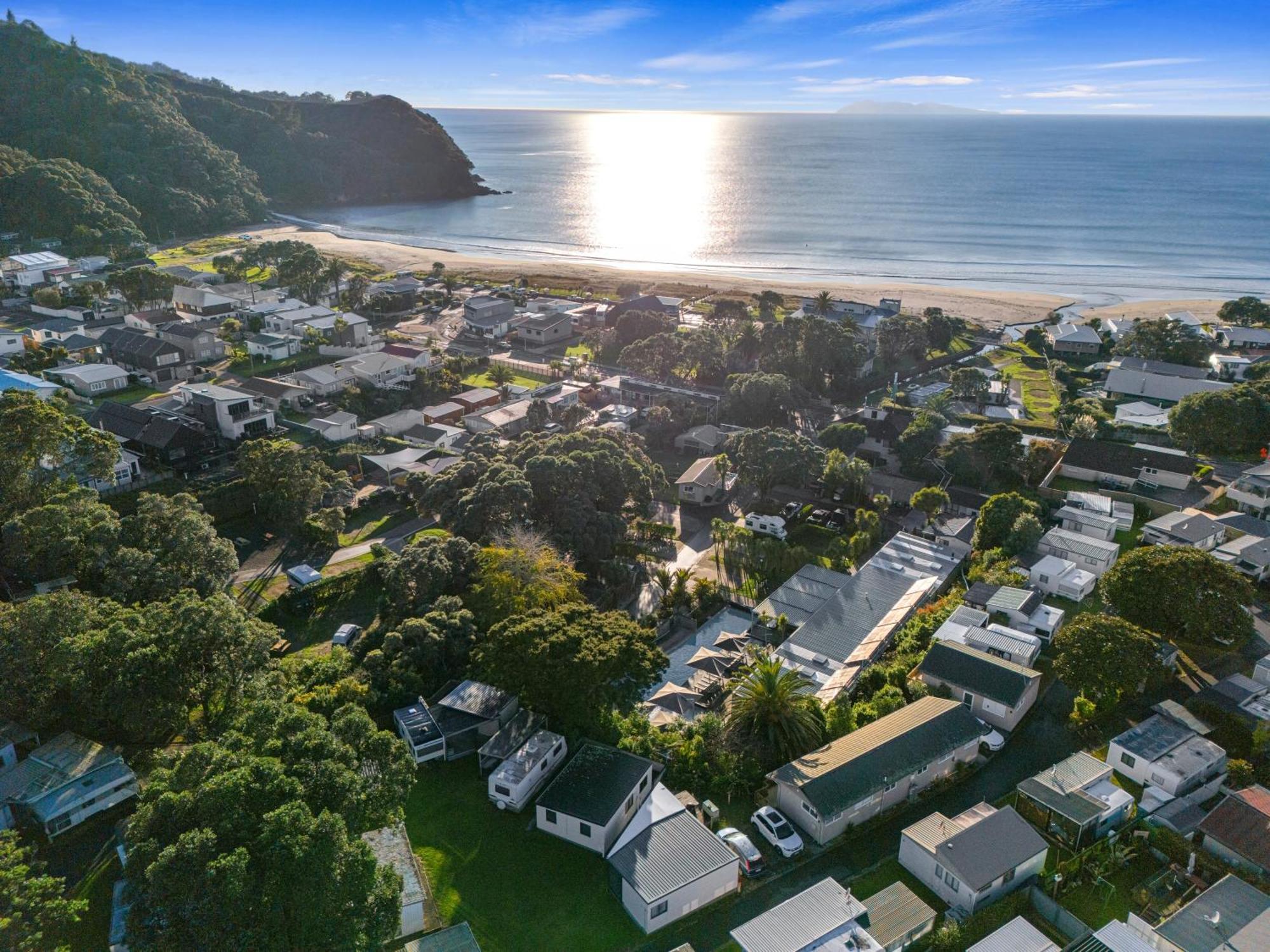Tasman Holiday Parks - Waihi Beach Экстерьер фото Aerial view of the town