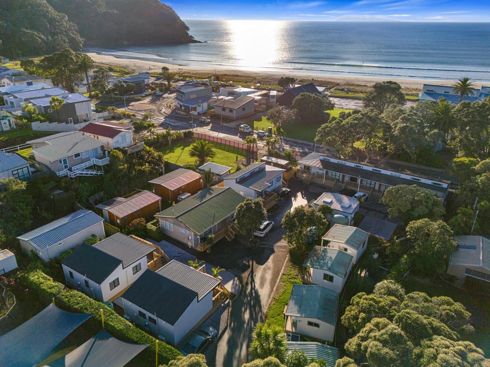 Tasman Holiday Parks - Waihi Beach Экстерьер фото Aerial view of the town