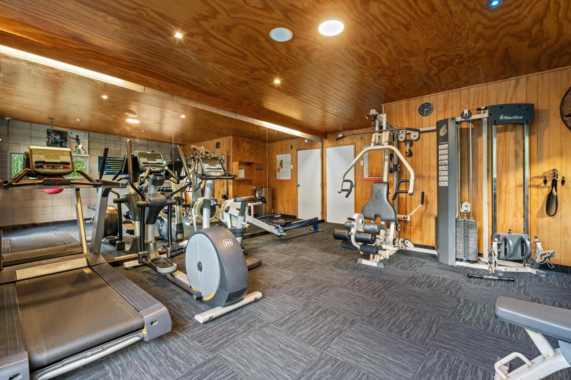 Tasman Holiday Parks - Waihi Beach Экстерьер фото The gym at the 100 East 53rd Street building
