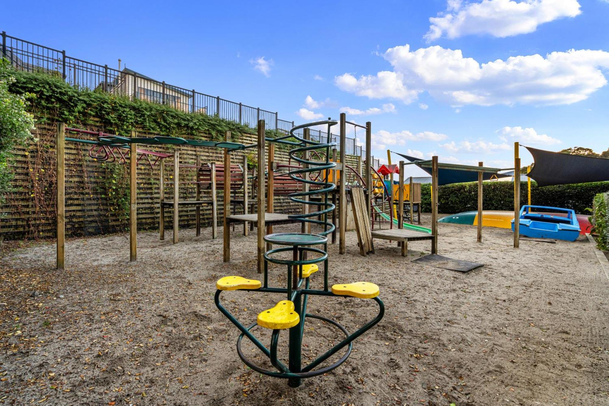 Tasman Holiday Parks - Waihi Beach Экстерьер фото Playground at the school