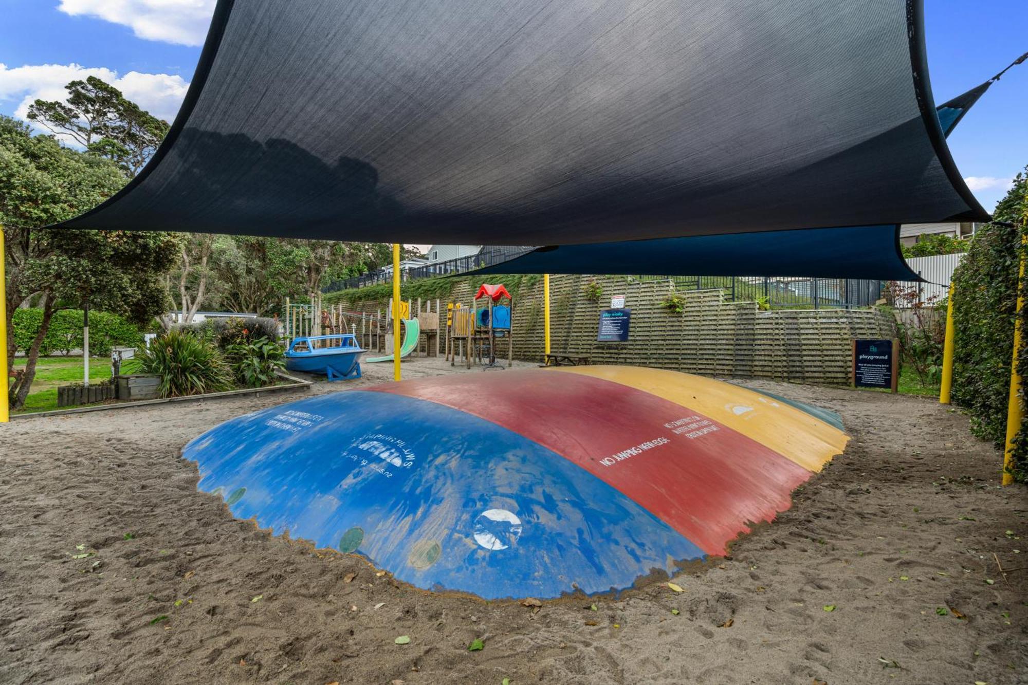 Tasman Holiday Parks - Waihi Beach Экстерьер фото A jumping pillow at a playground in New Zealand