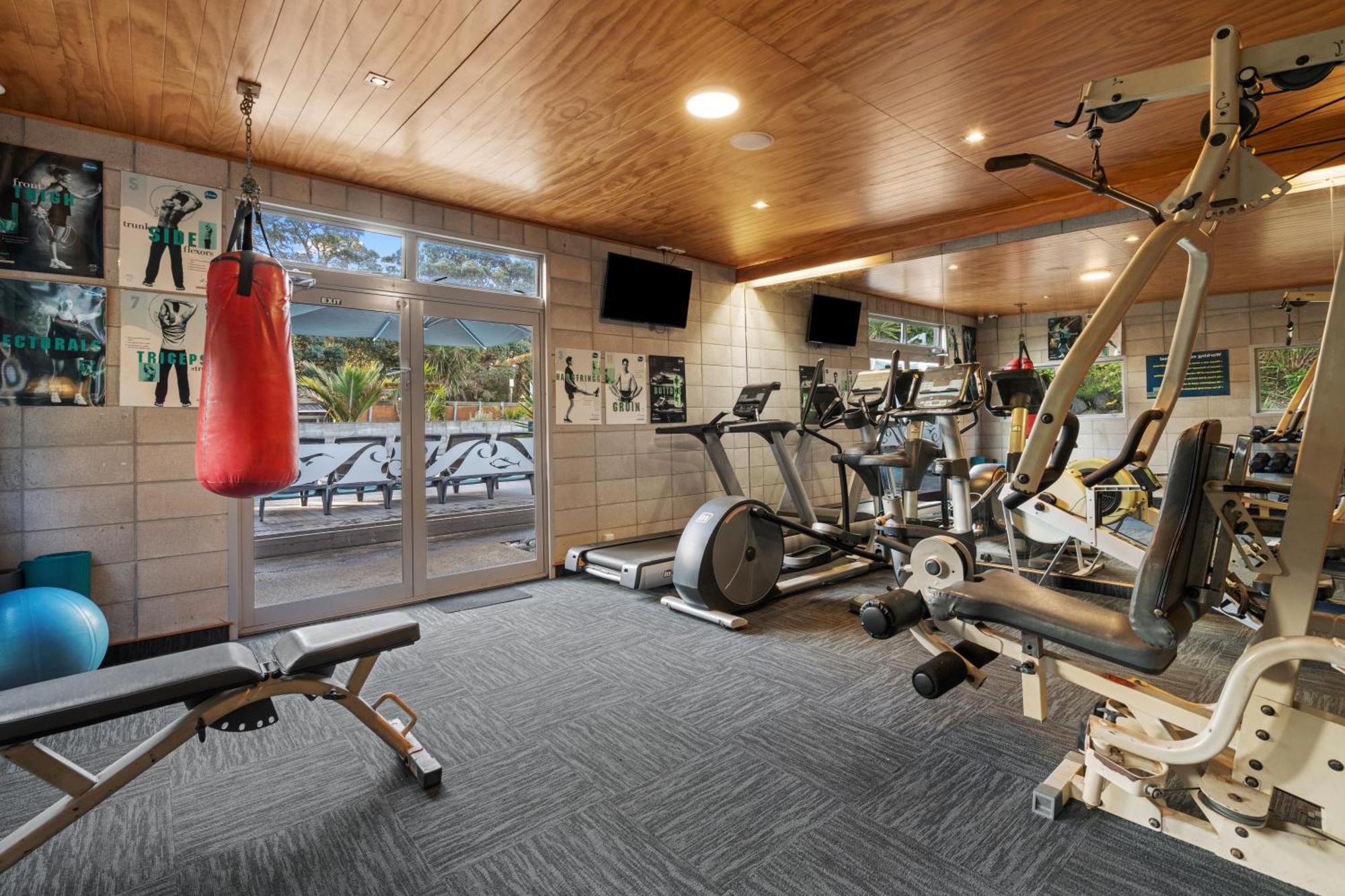 Tasman Holiday Parks - Waihi Beach Экстерьер фото A home gym