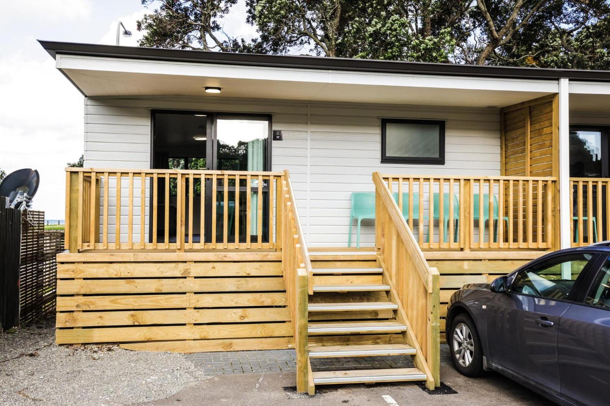 Tasman Holiday Parks - Waihi Beach Экстерьер фото A tiny home in New Zealand