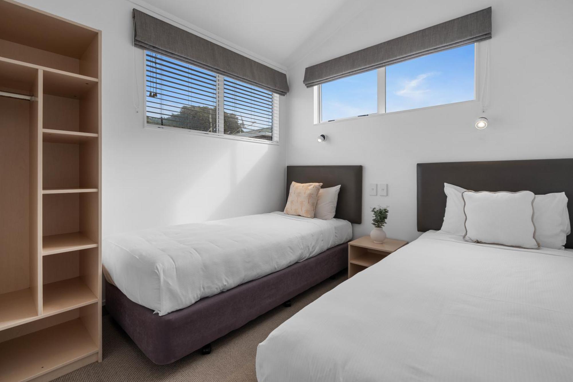 Tasman Holiday Parks - Waihi Beach Экстерьер фото A bedroom at the hotel