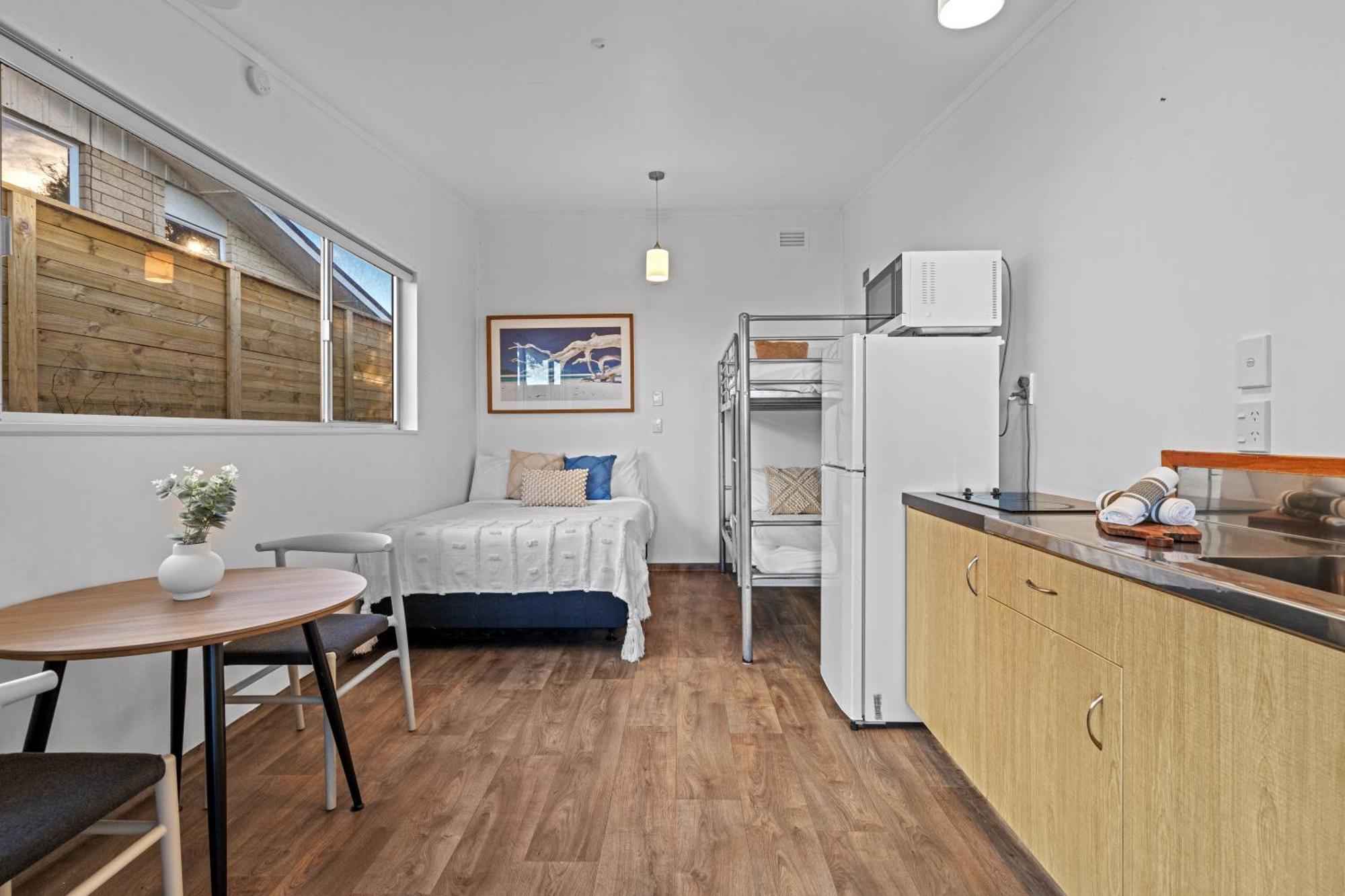 Tasman Holiday Parks - Waihi Beach Экстерьер фото A typical studio apartment