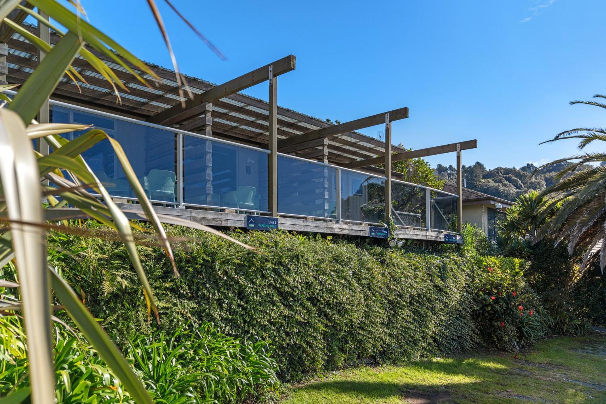 Tasman Holiday Parks - Waihi Beach Экстерьер фото The house from the garden