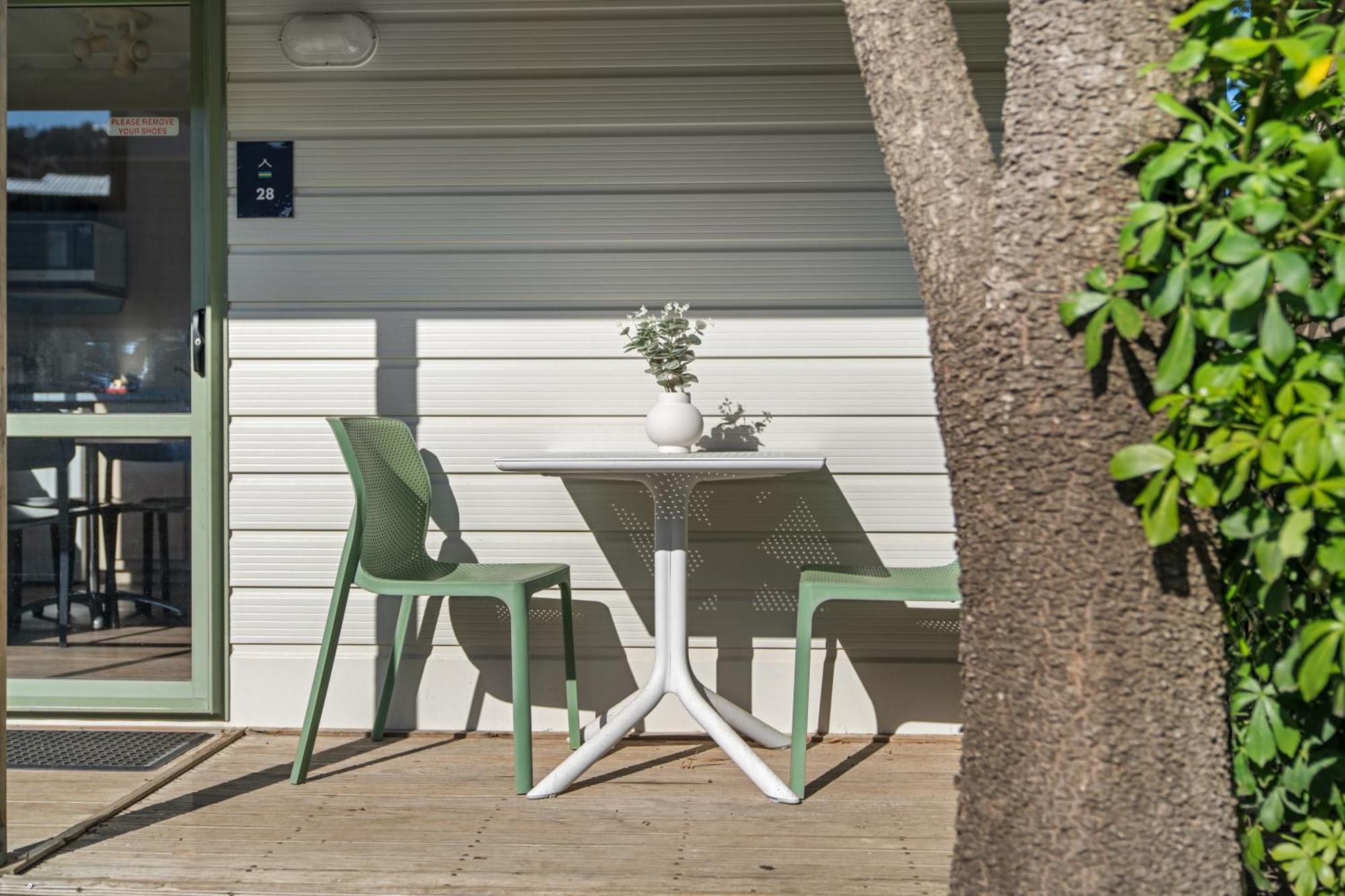 Tasman Holiday Parks - Waihi Beach Экстерьер фото Trill table