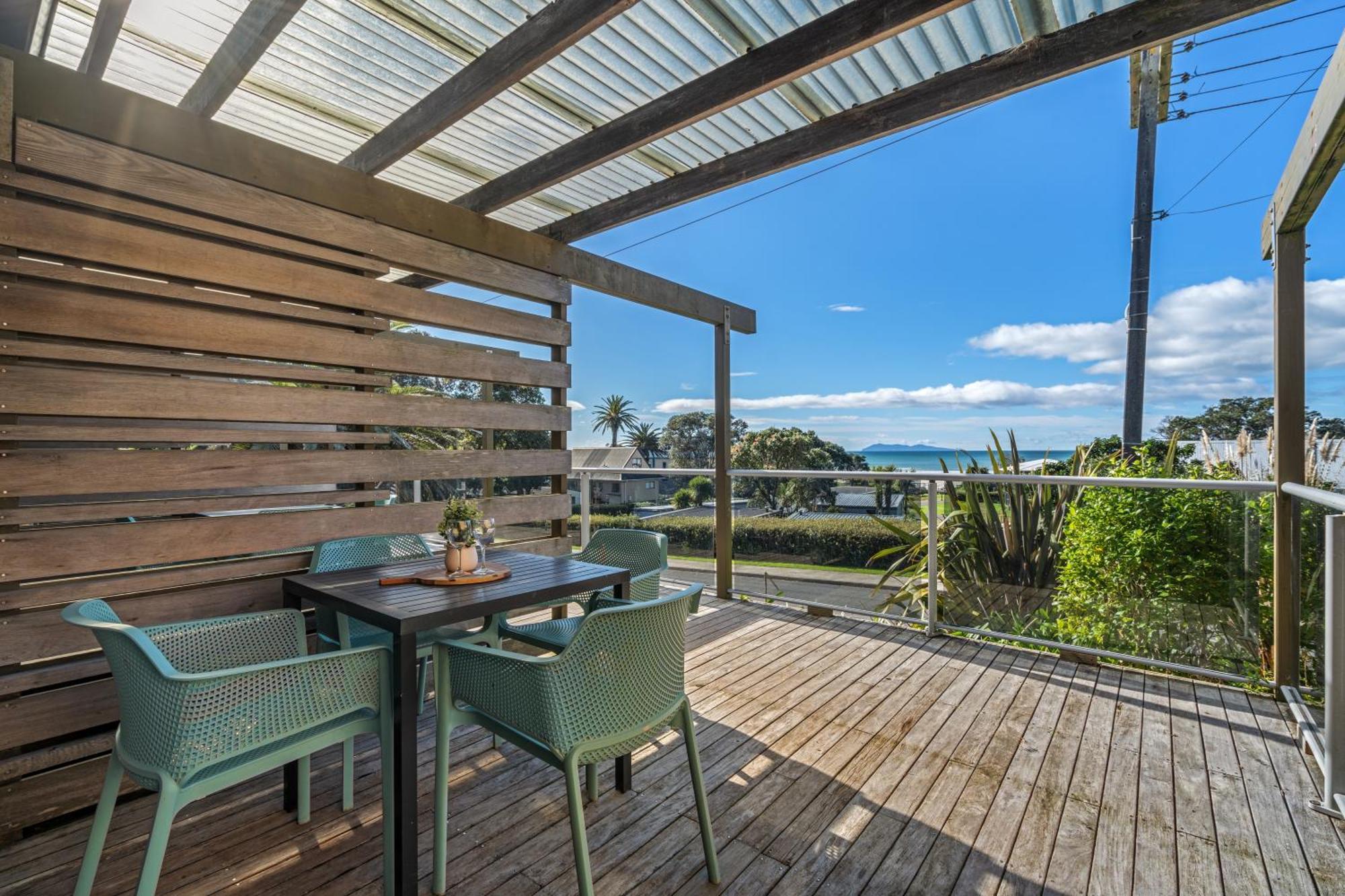 Tasman Holiday Parks - Waihi Beach Экстерьер фото A deck in New Zealand