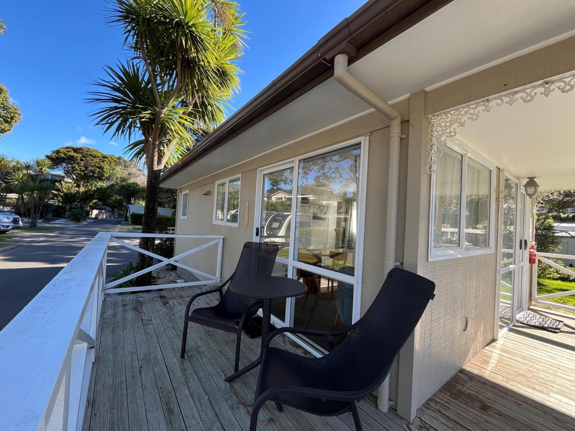 Tasman Holiday Parks - Waihi Beach Экстерьер фото Motel exterior