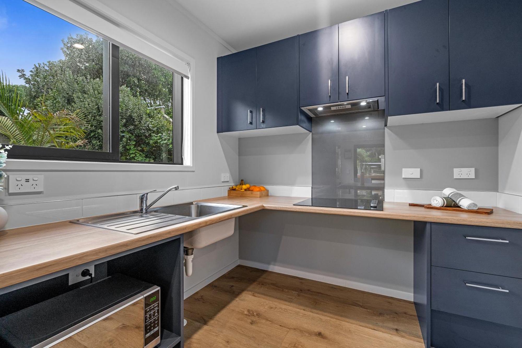 Tasman Holiday Parks - Waihi Beach Экстерьер фото A modern kitchen